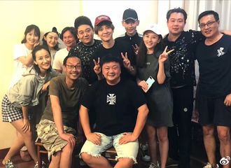 [新闻]170929 洪剑涛老师《夜天子》个人角色杀青 再现徐海乔比V迷人微笑
