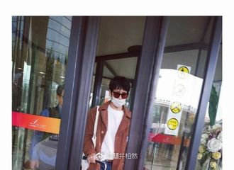 [新闻]171002 井柏然抵达沈阳 寒风中冻到直缩脖子