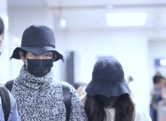 [新闻]171010 又双发糖撒狗粮 井柏然与倪妮手挽手亮相北京机场