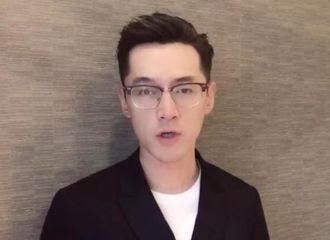 [新闻]171017 胡歌着正装呼吁关注十九大：关注你我的未来