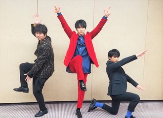 [新闻]171018 神还原漫画中的pose  剧组欢乐多多