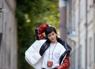 [新闻]171019 刘诗诗最新街拍公开 最潮品牌大使演示保暖穿搭
