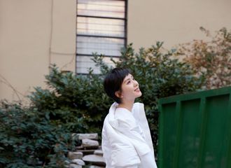 [新闻]171020 刘英俊街拍第二波 黑白简约酷感袭来