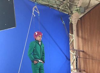 [新闻]171023 山崎贤人ins更新  飞起来的“齐木楠雄”