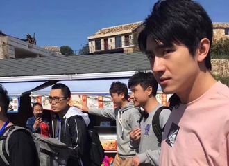 [新闻]171025 路人偶遇林更新台州拍摄新综艺 综艺黑洞气质暴露无遗