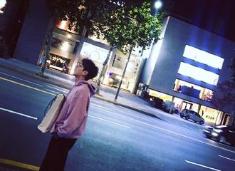 [新闻]171028 徐海乔被韩国偶遇？街头时尚引瞩目