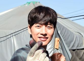 [新闻]171102 善行不NG！朴海镇携《四子》剧组送温暖