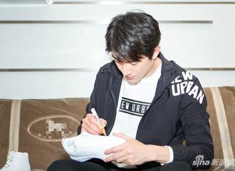 [新闻]171102 林更新直播“沉迷”娃娃机 感激粉丝撩爆少女心