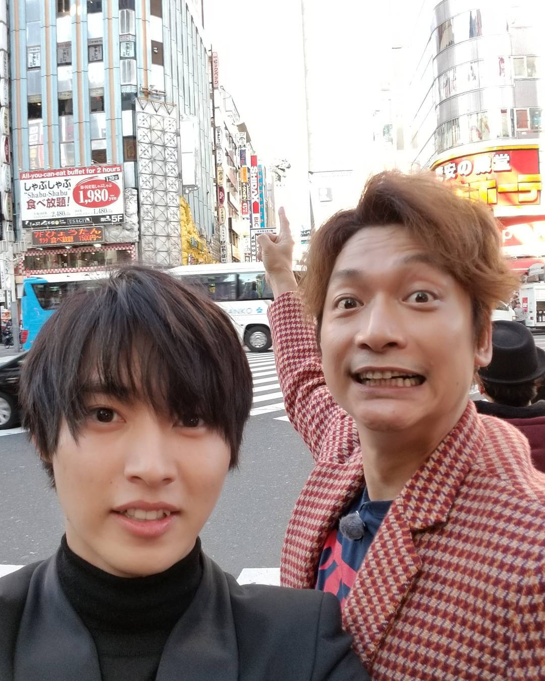 [新闻]171103 山崎贤人更新INS一则，这个角度有点刁钻哦