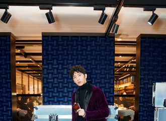 [新闻]171117 井柏然出席品牌主题活动 摇滚style穿搭展霸道总裁风范