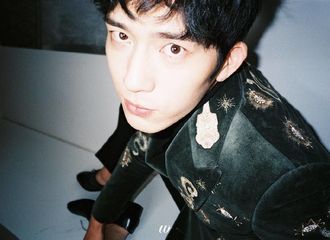 [新闻]171118 工作室INS送来井柏然活动硬照 胶片质感展不一样的帅气