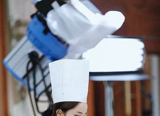 [分享]181119 杨幂独特造型回顾 蜜蜂：本人欲高薪聘请这位厨子！