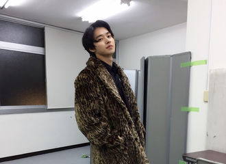 [新闻]171203 《致命之吻》开拍  豹纹大衣也能完美驾驭的贤贤