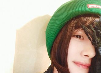 [分享]181209 那年今日||杨幂发半张脸自拍 长发幂已变短发幂？