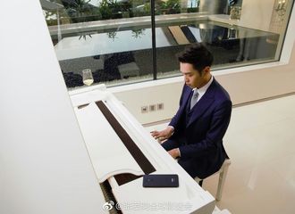 [新闻]171212 张若昀有新动作 粉丝曝光广告拍摄花絮照？