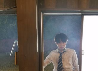 [新闻]171218 山崎贤人ins更新  糊着灰尘的大地依旧帅气