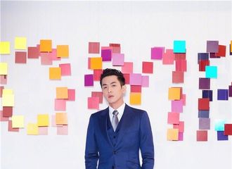 [新闻]171221 张若昀出席品牌发布会 创意穿越视频帅气亮相引粉丝阵阵尖叫