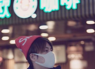 [新闻]171229 徐海乔顺利返京 百分百吸睛时尚机场秒变秀场