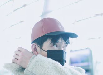 [新闻]180104 井柏然今日飞沈阳 穿着毛绒绒十分保暖