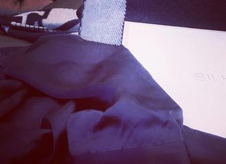 [新闻]180110 徐海乔深夜更新ins 秀出定制款“睡衣照”