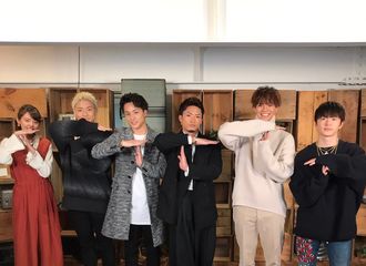 [分享]180113 番组官方发布后台花絮照    片宝笑容满分
