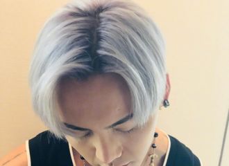 [分享]190114 那年今日||陈伟霆新发色曝光 银发霆极品美貌使人丧失语言