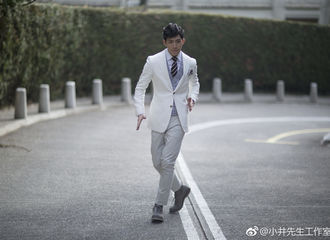 [新闻]180121 井柏然日内瓦写真大片再度来袭 正装造型尽显英伦绅士魅力