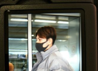 [新闻]180122 徐海乔今日长沙飞北京 将自己裹得圆滚滚的可爱满分