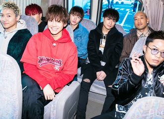 [新闻]180126 《GENE高》花絮照更新  为考生应援的合照更新