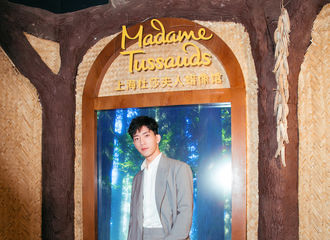 [新闻]180203 甜系少年井柏然休闲造型亮相上海 为“捉妖记”主题蜡像揭幕
