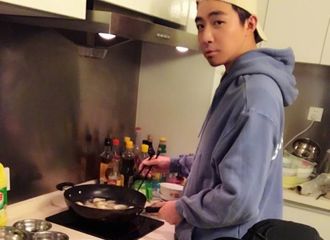 [新闻]180208 魏晨更博有自拍？！乐橙专属小年最强惊喜上线