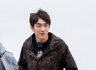 [新闻]180216 林更新不看春晚打游戏 周杰伦出场秒变追星男孩