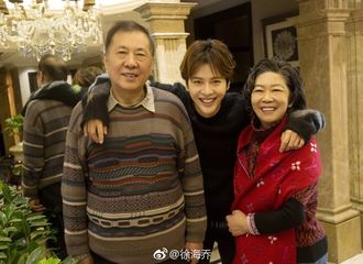 [新闻]180216 徐海乔微博晒甜蜜全家福 一秒成父母的乖巧孩子