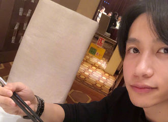[分享]180222 乐橙！您有一份魏晨生日自拍等待签收！