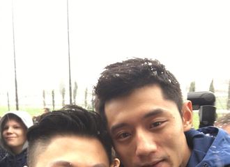 [新闻]180227 李小鹏张继科同框 世界冠军合影超养眼