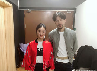 [新闻]180307 胡歌合影郭晓婷 景天花楹同框引“回忆杀”