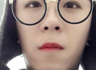 [新闻]180309 泰欥凌晨吓粉丝“还没睡觉的各位，我可全都看着呢”