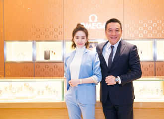 [新闻]180316 刘诗诗现身昆明助阵品牌活动 两组造型各显独特迷人魅力