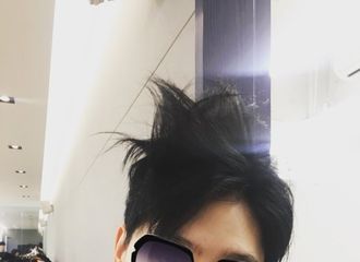 [分享]180318 这个炫酷的boy 是我们小彬没错了