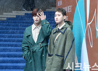 [新闻]180321 宰孝&B-Bomb出席HERA首尔时装周 雨雪中的两位美男子