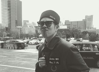 [新闻]180322 日本街头的表猪猪 这身造型可以说是很SWAG了