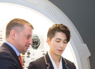 [新闻]180323 陈学冬西装造型亮相巴塞尔钟表展 潇洒帅气绅士有型