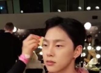 [新闻]180323 为首尔时装周活动走秀做准备 后台化妆中的小彬