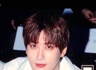 [新闻]180325 安宰孝“所有把我拍的很帅气的记者们，感谢你们”