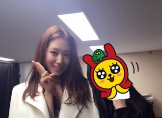 [新闻]180412 叮咚~新鲜合照来袭！请上线查收美貌的小姐姐！