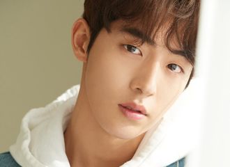 [分享]180426 平时看不到的个人采访 南柱赫登上《CLASSY》今日发售