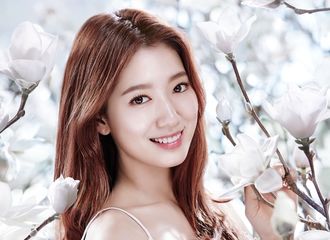 [新闻]180509 肤白貌美......看不到大长腿 但是看得到一个女神