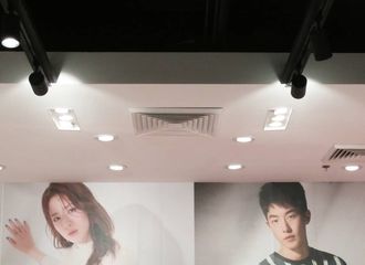[分享]180514 菲律宾街头“偶遇”南朋友  南柱赫大型户外广告牌上线