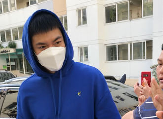 [新闻]180523 给大家送上今日份额的李大萌 可爱又帅气的小伙子