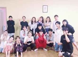[分享]180523 笑得这么开心的一定是素珍啦 和朋友庆生合照公开